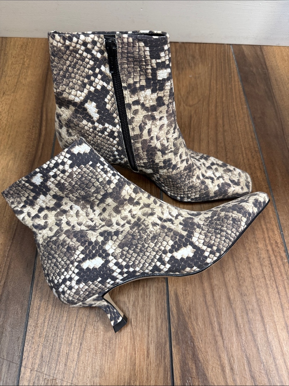 💠New Gianni Bini Palmero Kitten Boots (5.5)
